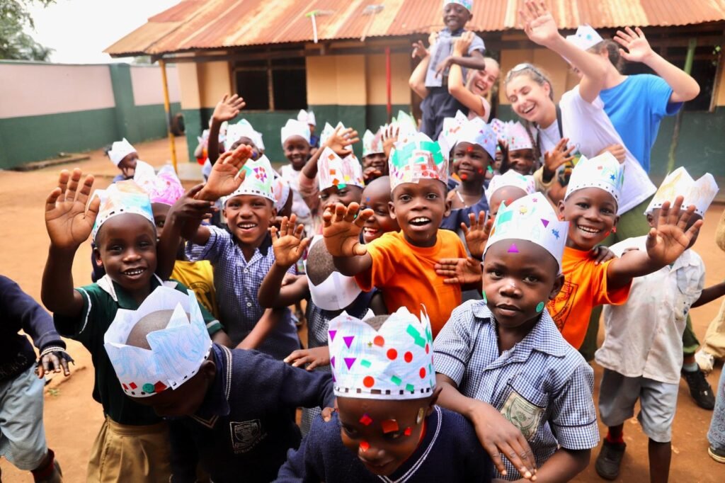Niños participando en el Summer Camp de Africa Solidarity Uganda